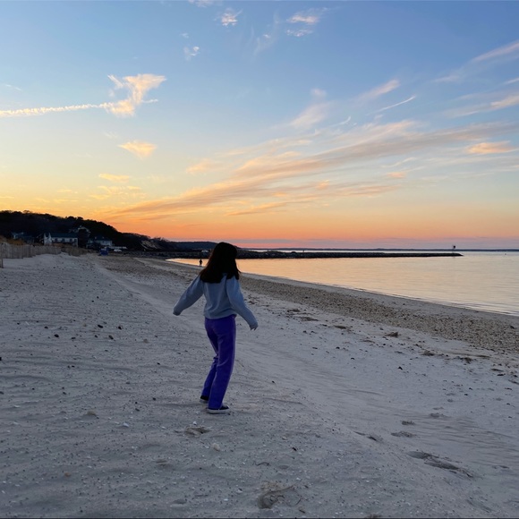 Meet your Posher, Madison - Picture 2 of 3